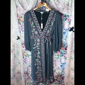 max Studio beautiful light weight long sleeve wrap dress, size M!